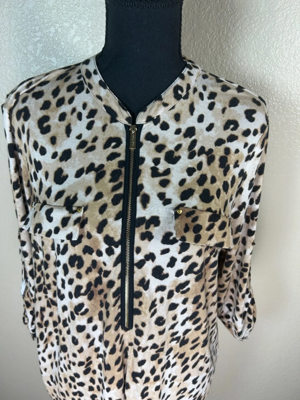 Calvin Klein Leopard Print Zip Front Blouse Large Gold Accent Animal Print Top - Picture 2 of 6